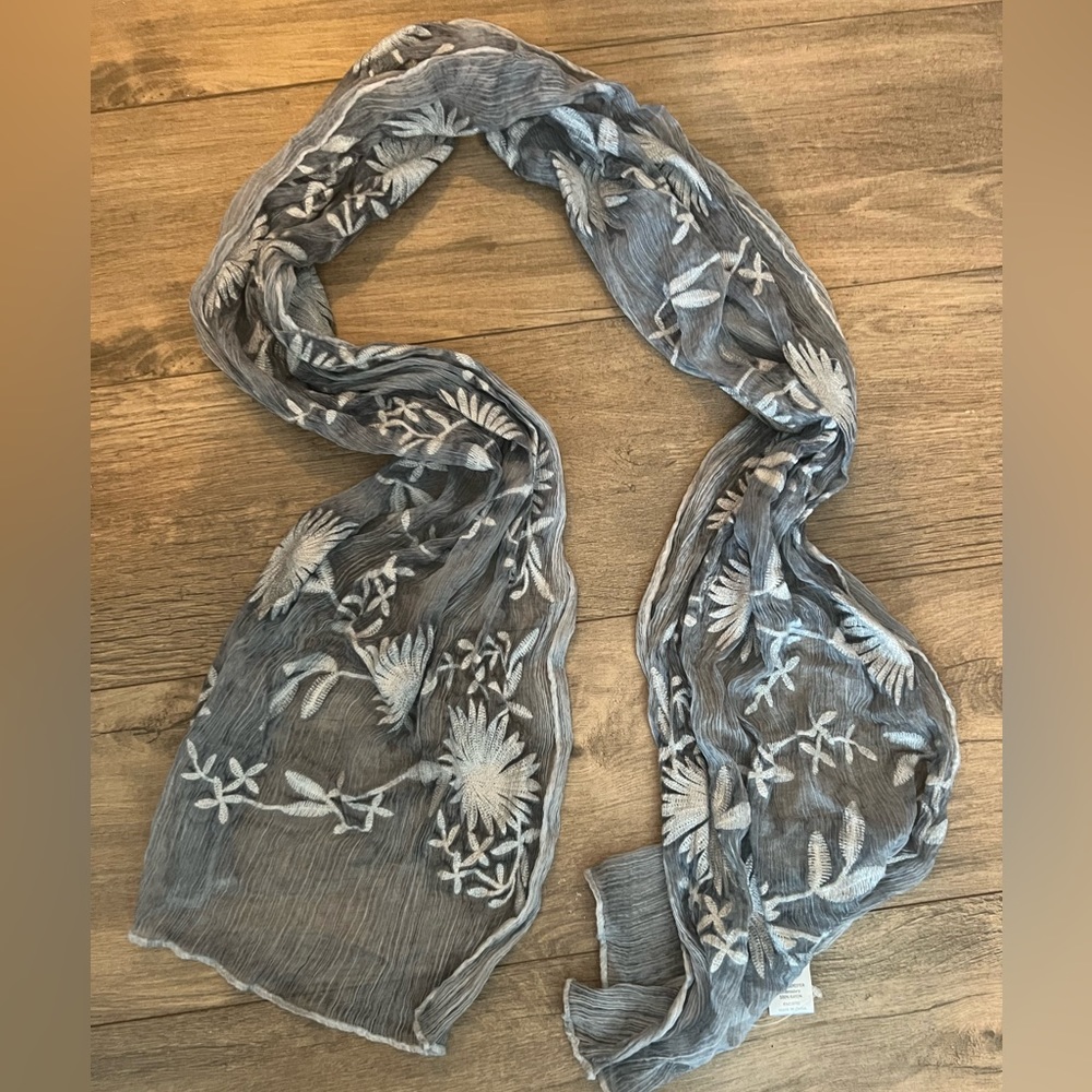 Blue/grey floral scarf